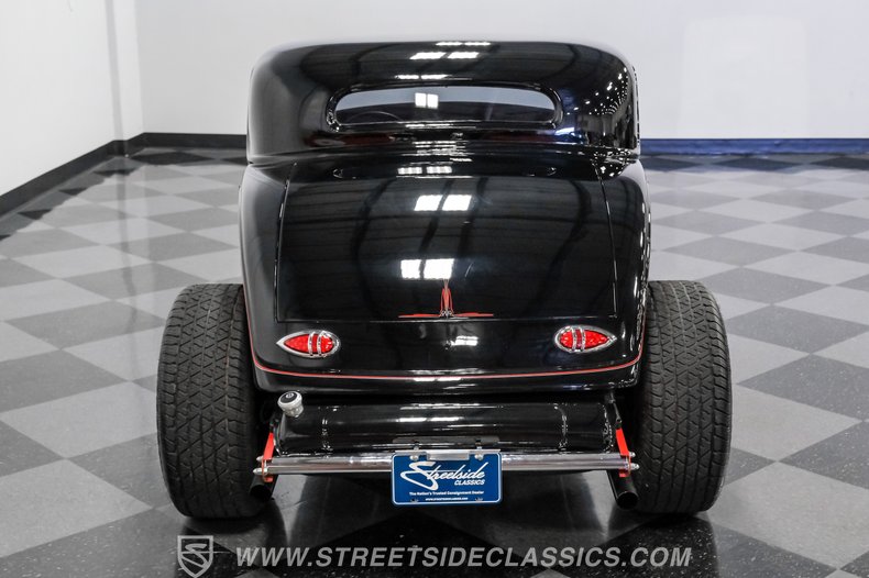 1932 Ford 3-Window 33