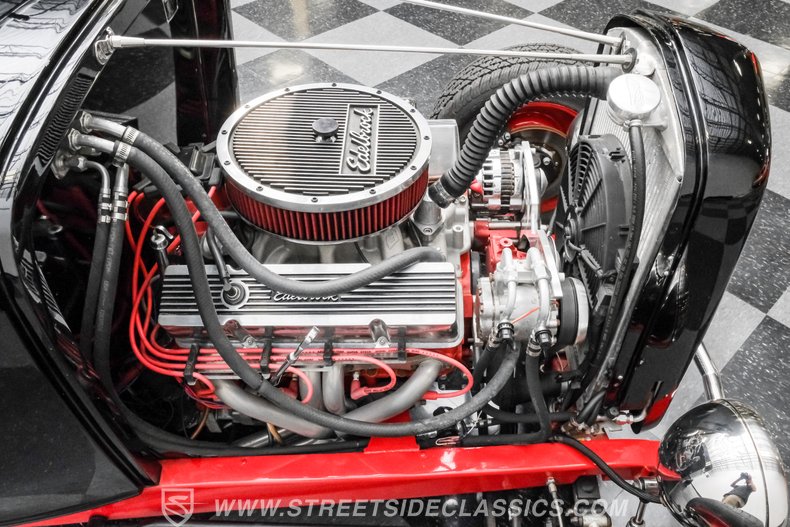 1932 Ford 3-Window 38