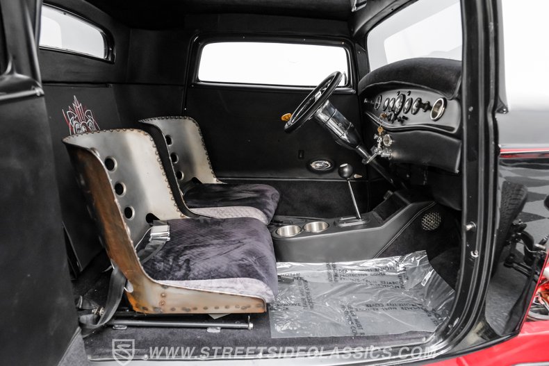 1932 Ford 3-Window 65
