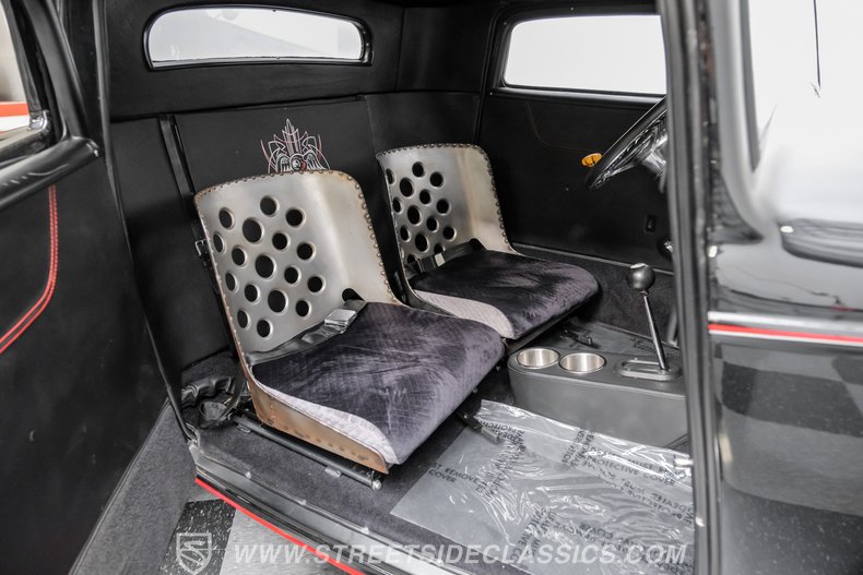 1932 Ford 3-Window 64