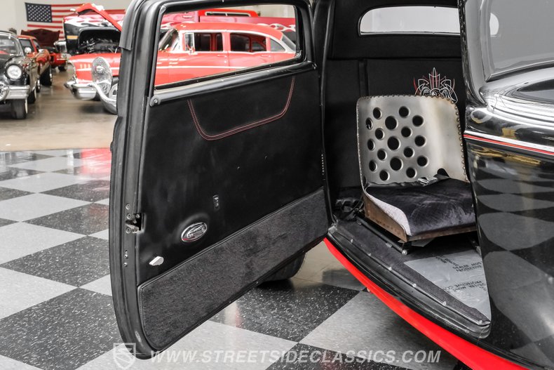1932 Ford 3-Window 69