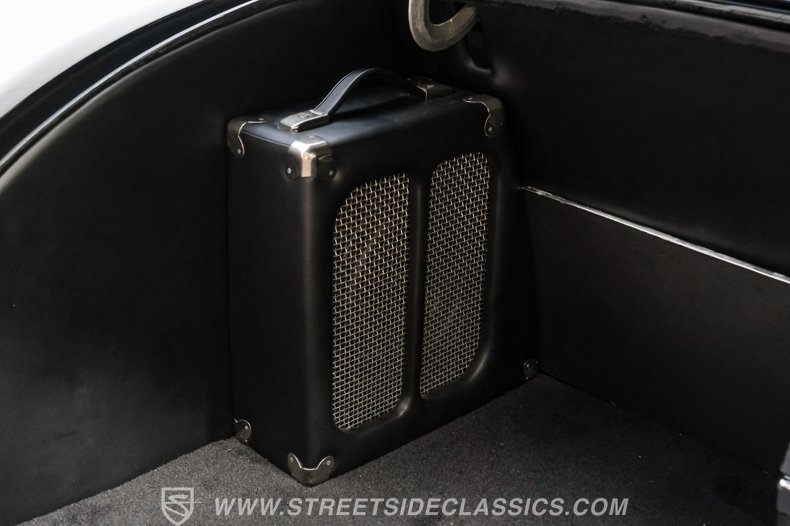 1932 Ford 3-Window 76