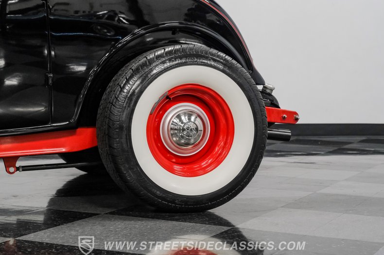 1932 Ford 3-Window 81