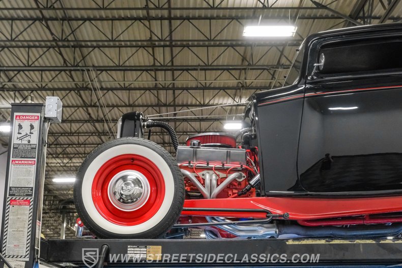 1932 Ford 3-Window 89