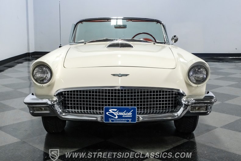 1957 Ford Thunderbird 18