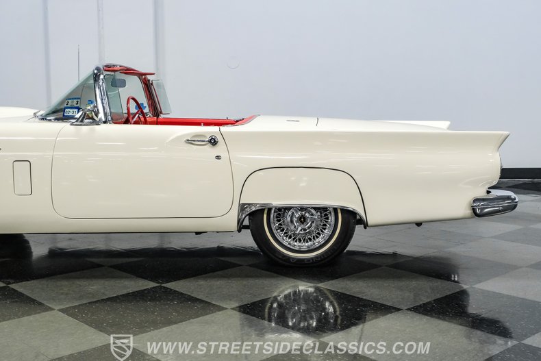 1957 Ford Thunderbird 24