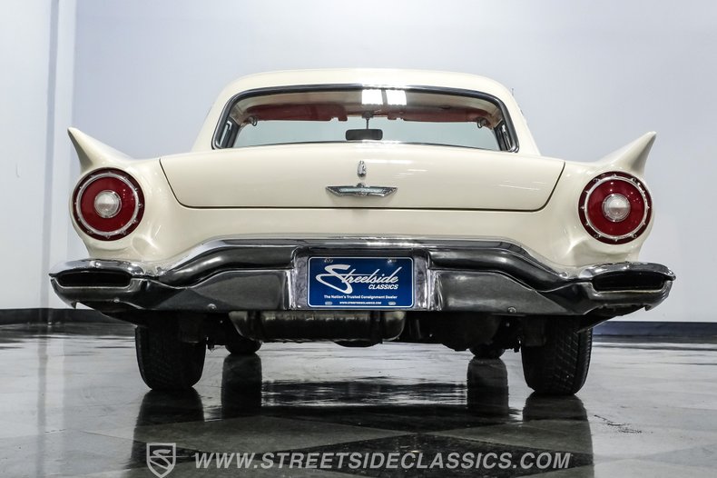1957 Ford Thunderbird 32