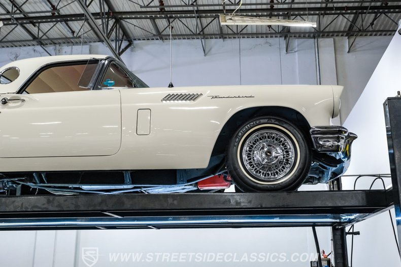 1957 Ford Thunderbird 92