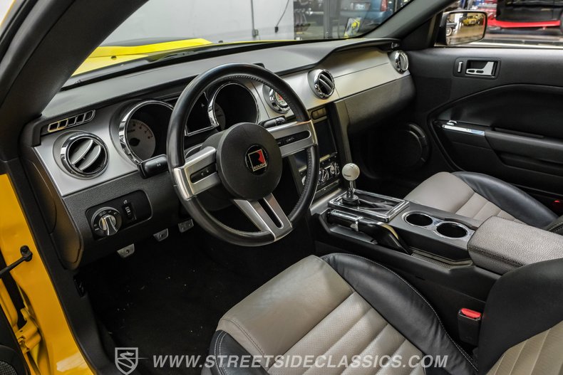 2005 Ford Mustang 4