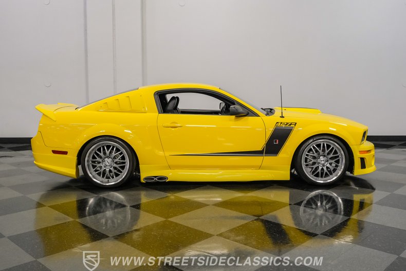 2005 Ford Mustang 14