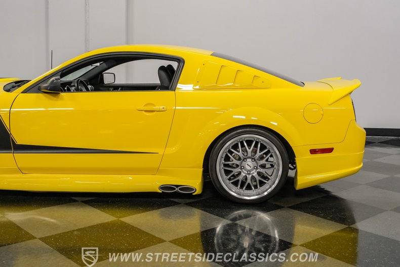 2005 Ford Mustang 24
