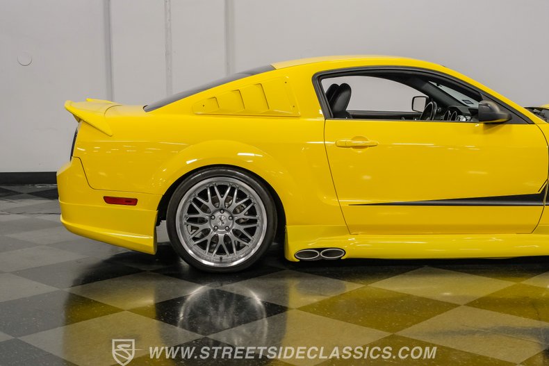 2005 Ford Mustang 29