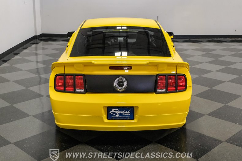 2005 Ford Mustang 34
