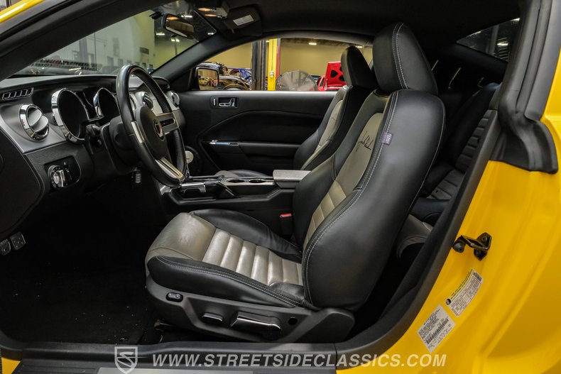2005 Ford Mustang 44