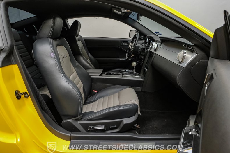 2005 Ford Mustang 70