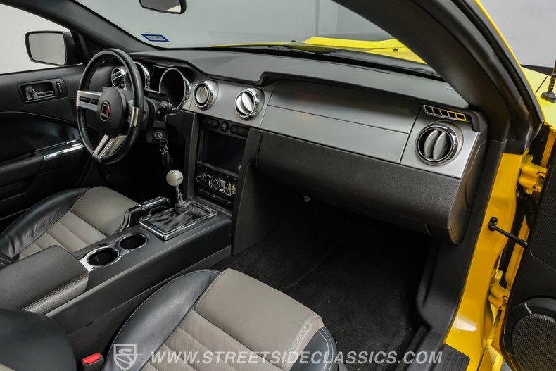 2005 Ford Mustang 72