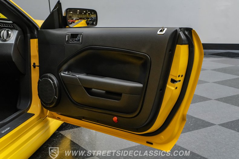 2005 Ford Mustang 75