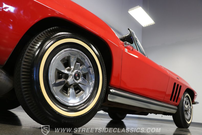 1965 Chevrolet Corvette 31