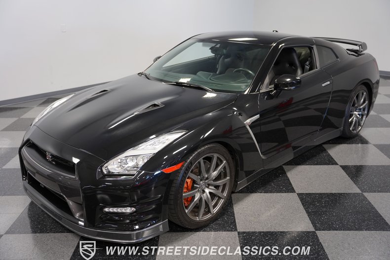 2015 Nissan GT-R  21