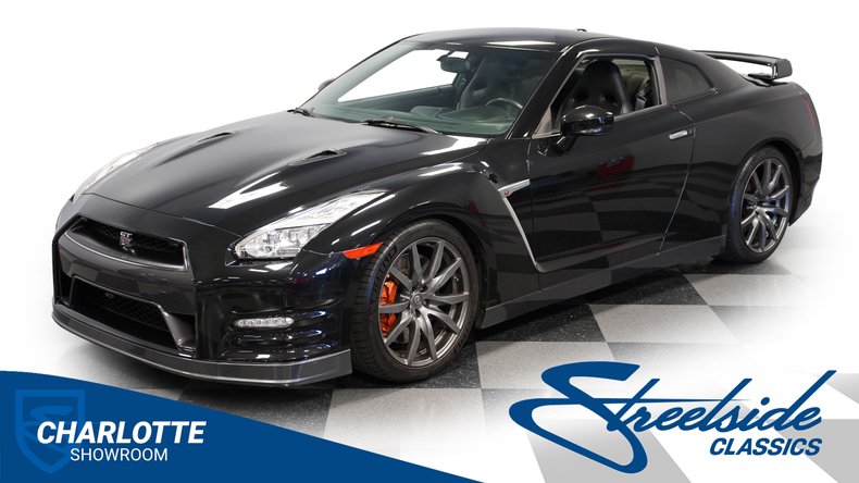 2015 Nissan GT-R  1