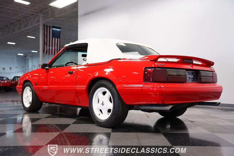 1992 Ford Mustang 26