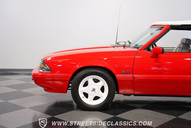 1992 Ford Mustang 24