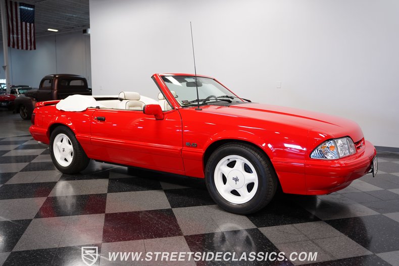 1992 Ford Mustang 16