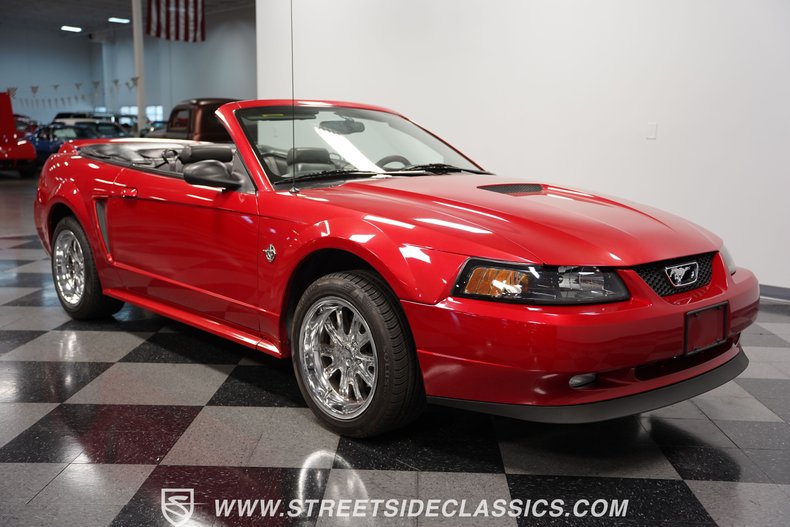 1999 Ford Mustang GT Convertible 17