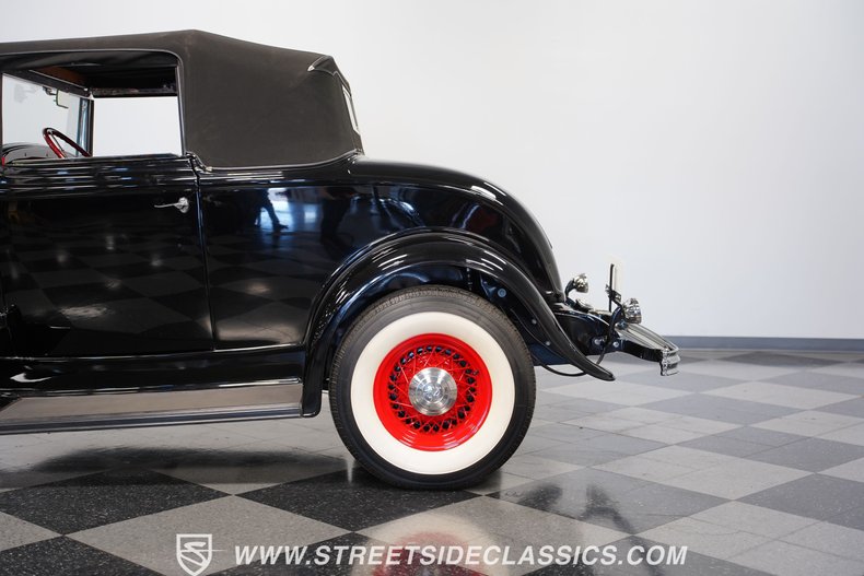 1932 Ford Cabriolet 25
