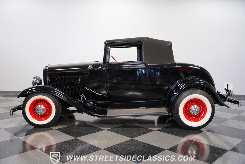 1932 Ford Cabriolet 2