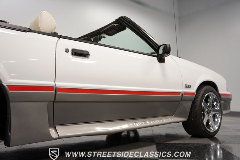 1988 Ford Mustang GT Convertible 31