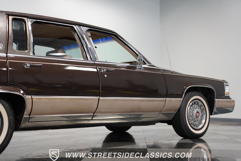 1991 Cadillac Brougham  30