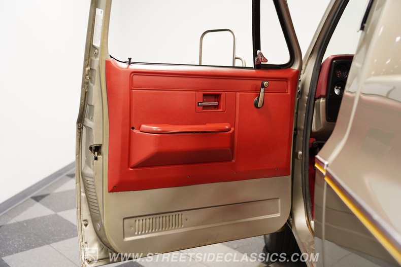 For Sale 1977 GMC C1500 Stock# 9847-CHA Fullscreen Grid Image 38