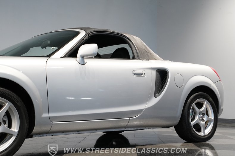2001 Toyota MR2 23