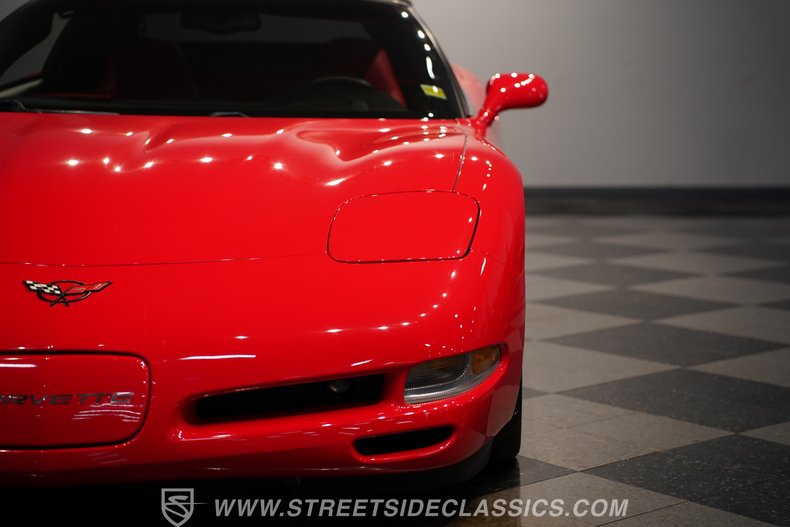 2004 Chevrolet Corvette 21
