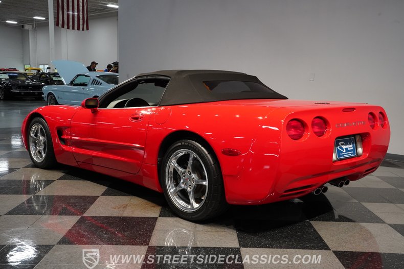 2004 Chevrolet Corvette 10