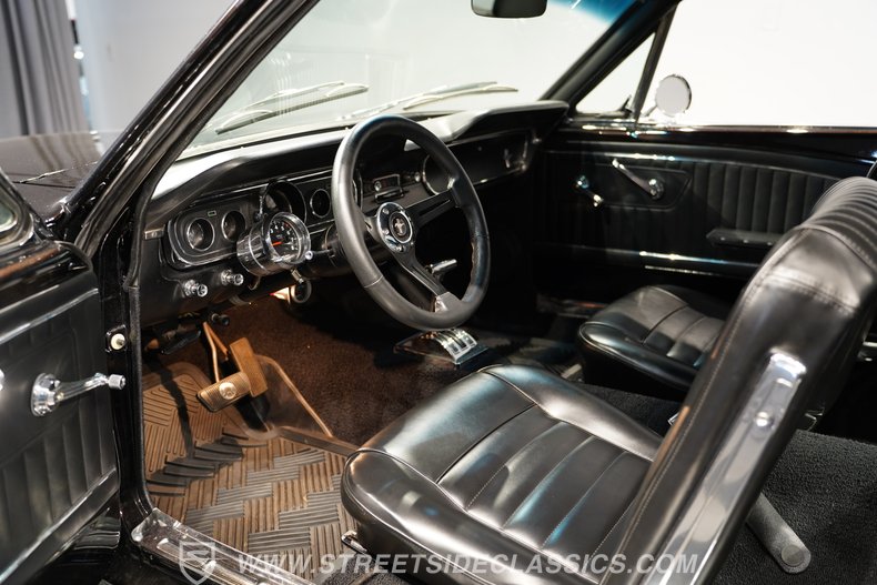 1965 Ford Mustang 4