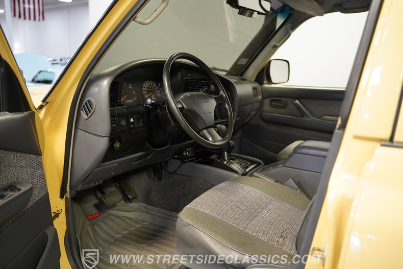 For Sale 1991 Toyota Land Cruiser Stock# 10424-CHA Fullscreen Grid Image 4