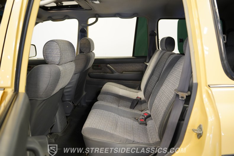 For Sale 1991 Toyota Land Cruiser Stock# 10424-CHA Fullscreen Grid Image 49
