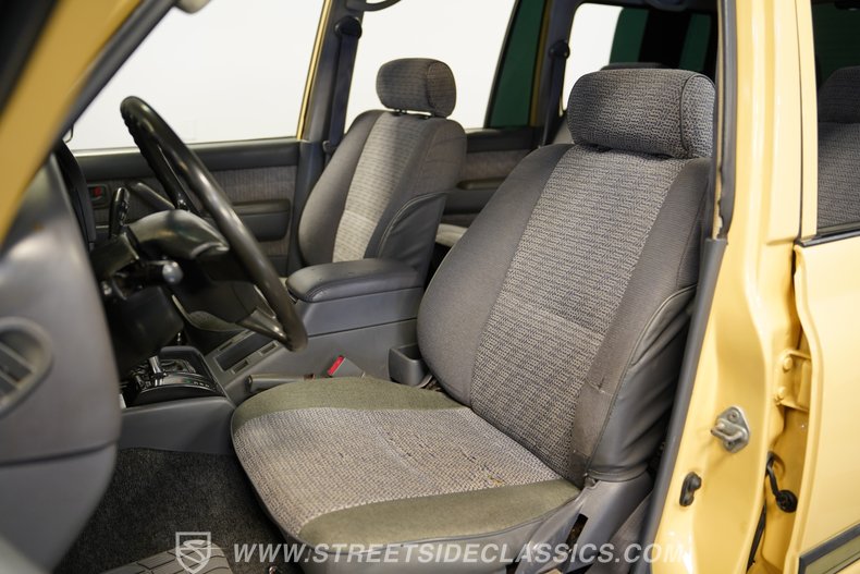 For Sale 1991 Toyota Land Cruiser Stock# 10424-CHA Fullscreen Grid Image 47