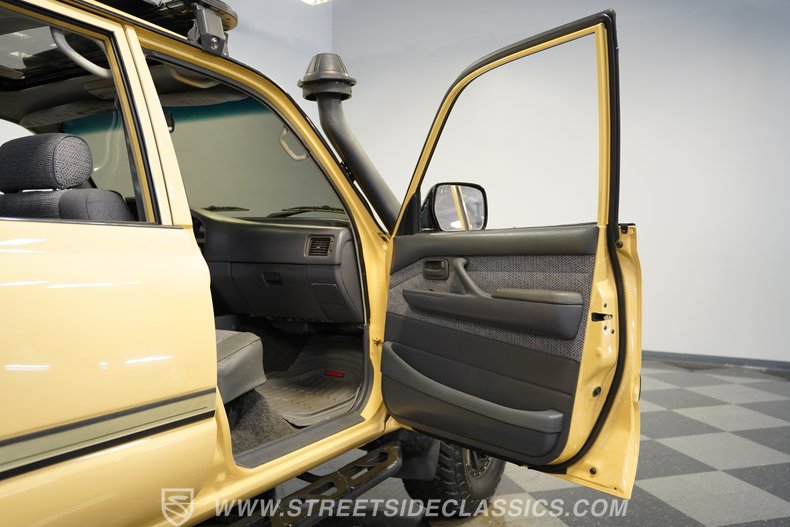 For Sale 1991 Toyota Land Cruiser Stock# 10424-CHA Fullscreen Grid Image 62