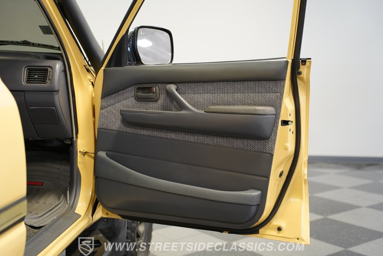 For Sale 1991 Toyota Land Cruiser Stock# 10424-CHA Fullscreen Grid Image 61