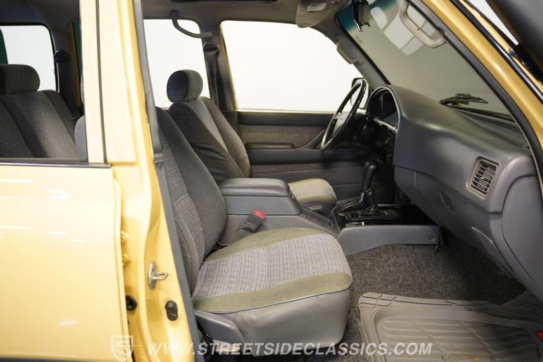 For Sale 1991 Toyota Land Cruiser Stock# 10424-CHA Fullscreen Grid Image 57