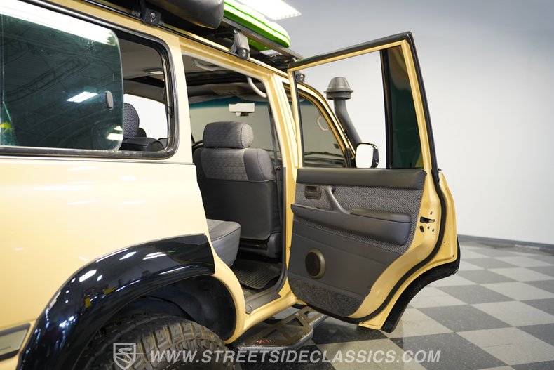 For Sale 1991 Toyota Land Cruiser Stock# 10424-CHA Fullscreen Grid Image 55