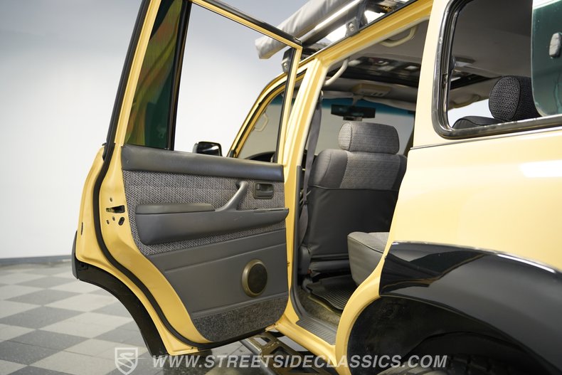 For Sale 1991 Toyota Land Cruiser Stock# 10424-CHA Fullscreen Grid Image 48