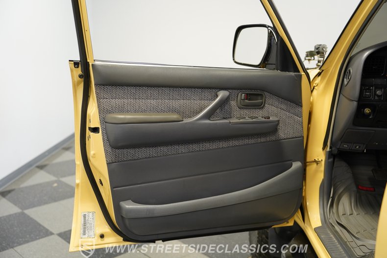 For Sale 1991 Toyota Land Cruiser Stock# 10424-CHA Fullscreen Grid Image 38