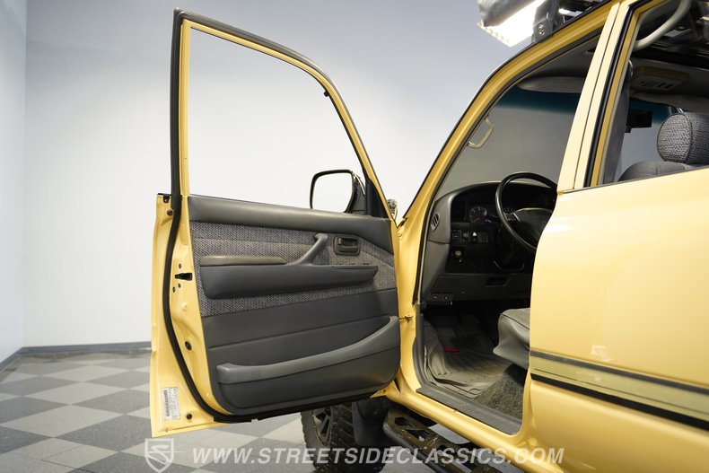 For Sale 1991 Toyota Land Cruiser Stock# 10424-CHA Fullscreen Grid Image 37