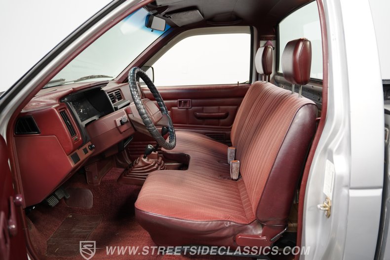 1990 Nissan Hardbody 39