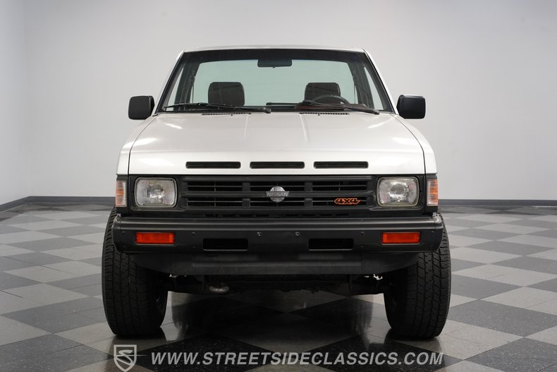 1990 Nissan Hardbody 18