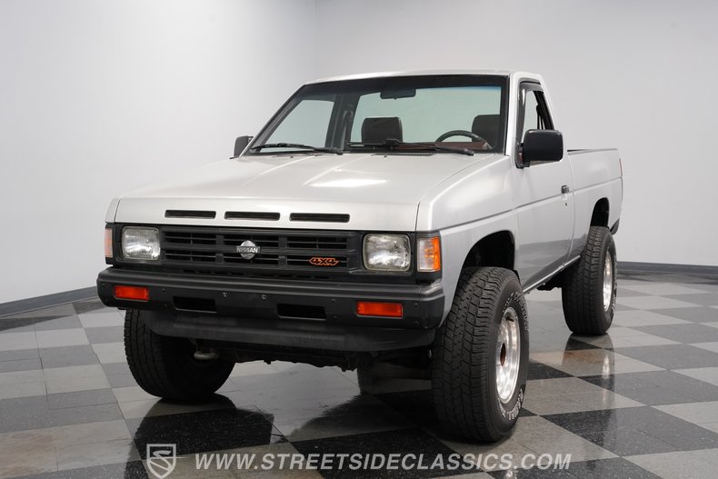 1990 Nissan Hardbody 19